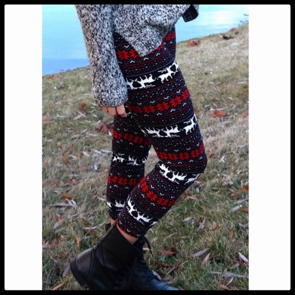 Deer Snowflake Capri Leggings - Picture 2 of 5